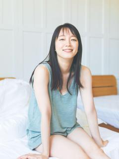 [x]吉岡里帆が『FLASH』表紙＆巻頭に登場、2023年発売の写真集から貴重なアザーカットを公開 | ENTAME next - アイドル情報総合 ...
