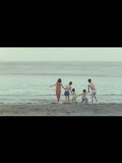 [x]松岡茉優が水着に 「家族の形が定まった」海水浴シーン公開 映画「万引き家族」特別映像 - YouTube