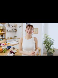 [x]綾瀬はるか、ブラトップ姿で大はしゃぎ！ホームパーティーでリラックス - YouTube