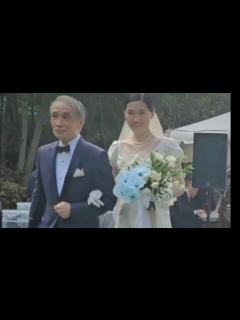 [x]堺正章の次女・堺小春、結婚式で父と親子ショット「愛があふれてる」「感動的」母・岡田美里も笑顔 - YouTube