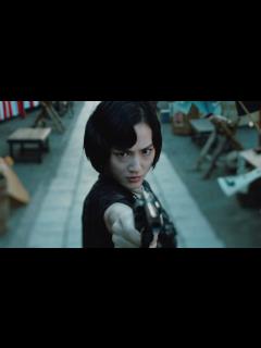 [x]綾瀬はるか、ド派⼿なガンアクション！ 映画「リボルバー・リリー」予告【本編映像初公開】 - YouTube