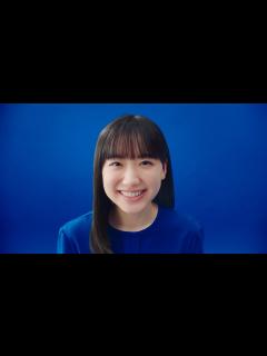 [x]芦田愛菜、青のワンピ姿でキュートな笑顔 2024年の抱負を漢字一文字で表すと？ SBI損保新CM＆インタビュー - YouTube
