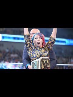 [x]Asuka presented with new WWE Women's Championship | WWE