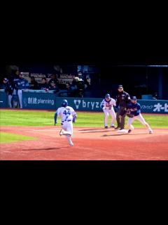 [x]【開幕ショートあるやん】 今井達也から三塁打を放つルーキー 石上くん 横浜DeNAベイスターズ 2024/3/9 石上泰輝 - YouTube