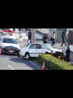 [x]タクシーにはねられ4人死傷 ひき逃げ容疑で運転手を逮捕 大阪 - 毎日動画