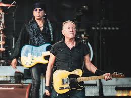 √ Bruce Springsteen, rinviato il concerto di stasera a Marsiglia ...